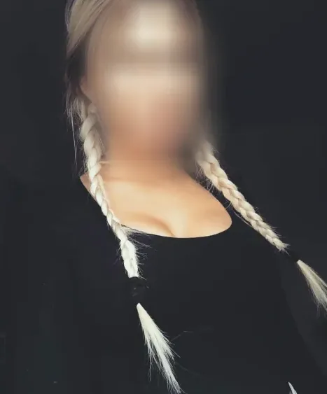 Andrea, 26