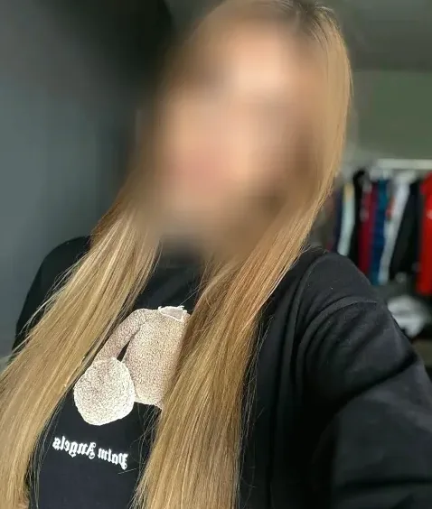 Astrid, 28