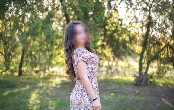 Ellie, 39
