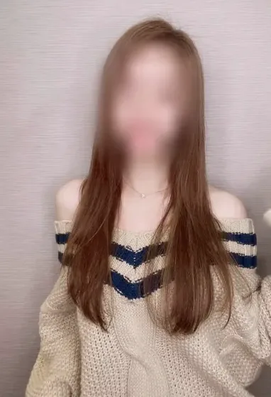 Emina, 28
