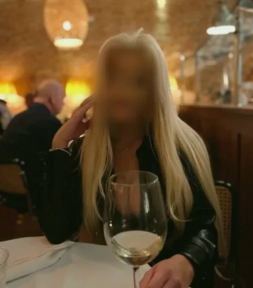 Helena, 37