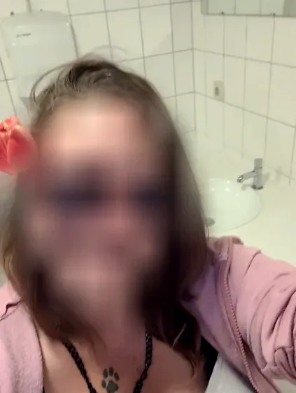Maja, 33